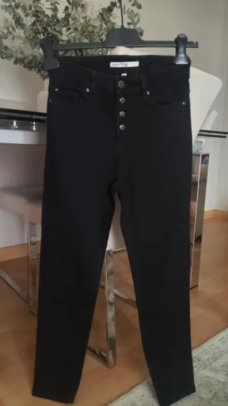 Vaqueros Zara negros.