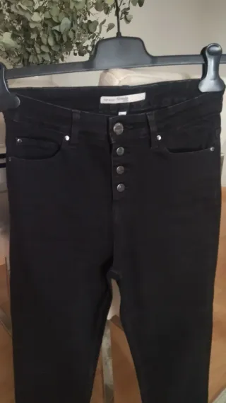Vaqueros Zara negros.