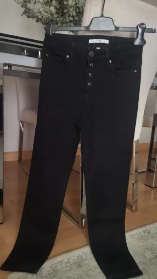 Vaqueros Zara negros.