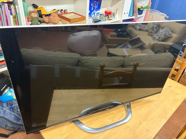 TV LG 47LA860V-ZA averiada
No enciende