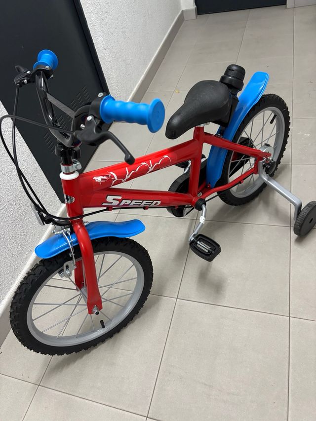 Bicicleta infantil roja