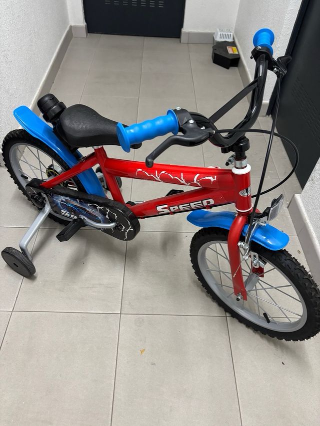 Bicicleta infantil roja