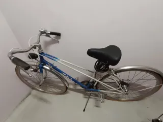 Bicicleta Orbea azul y blanca