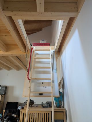 Escalera madera plegable escamoteable