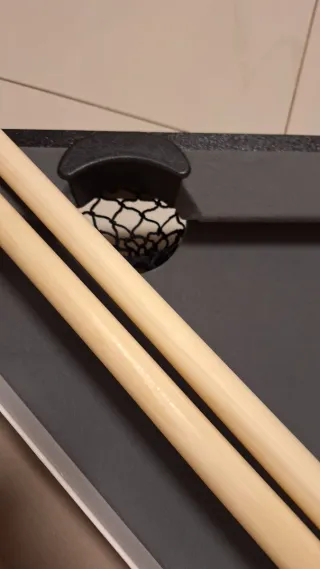 Mesa de billar con accesorios