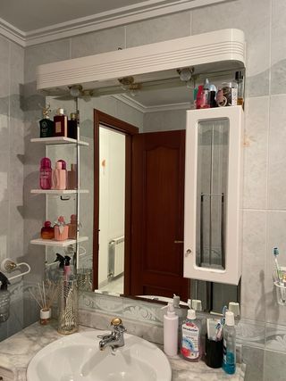 Mueble de baño completo beige y blanco