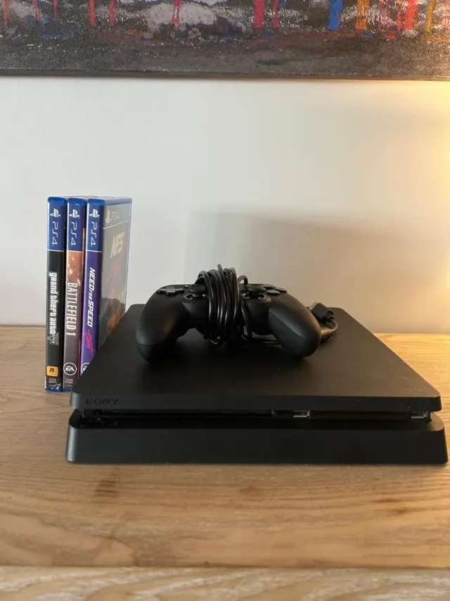 PS4 Pro Negra + GTA V y Battlefield 1+NFS heat