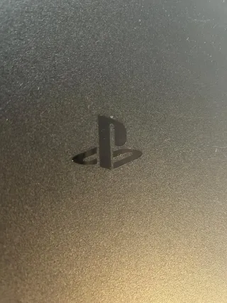 PS4 Pro Negra + GTA V y Battlefield 1+NFS heat