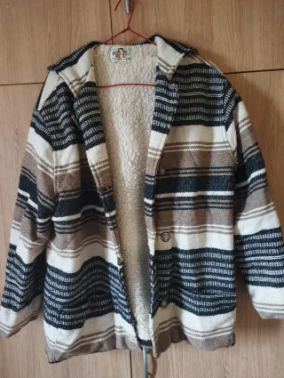 Chaqueta con capucha forrada