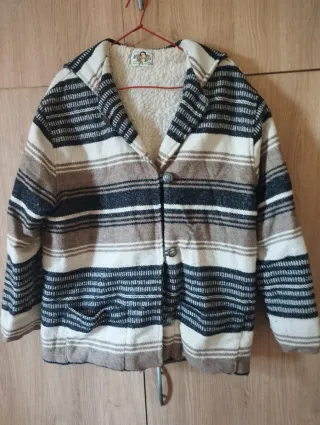 Chaqueta con capucha forrada