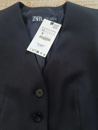 Chaleco negro Zara 