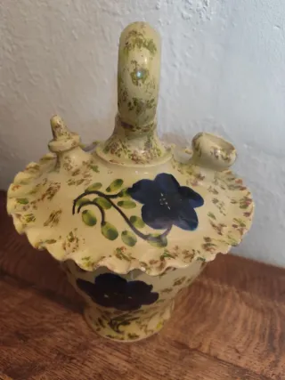 Botijo de cerámica pintado a mano