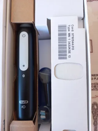 Oral-B iO Series 4 Spazzolino Elettrico + omaggio