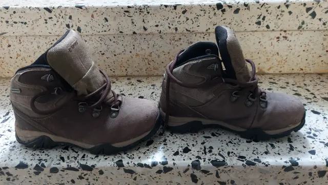 Botas de montaña niño talla 31 marca HI-TEC
