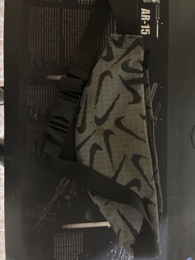 Riñonera Nike Negra y Gris