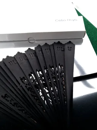 Abanico Celso Hoyo Negro Dorado