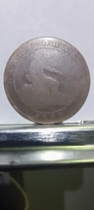 Moneda antigua león con escudo
