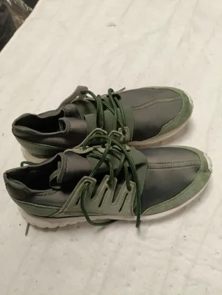 Adidas Tubular Radial Verde Militar