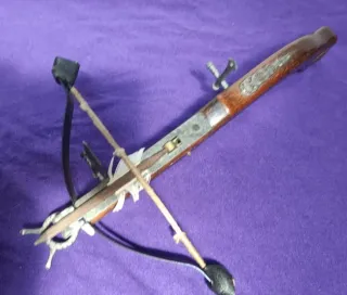 Balestra medievale legno e metallo