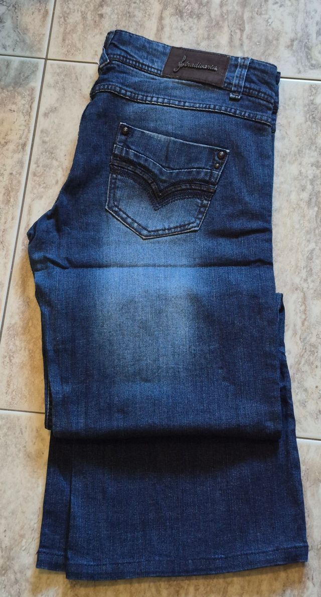 Pantalón tejano acampanado