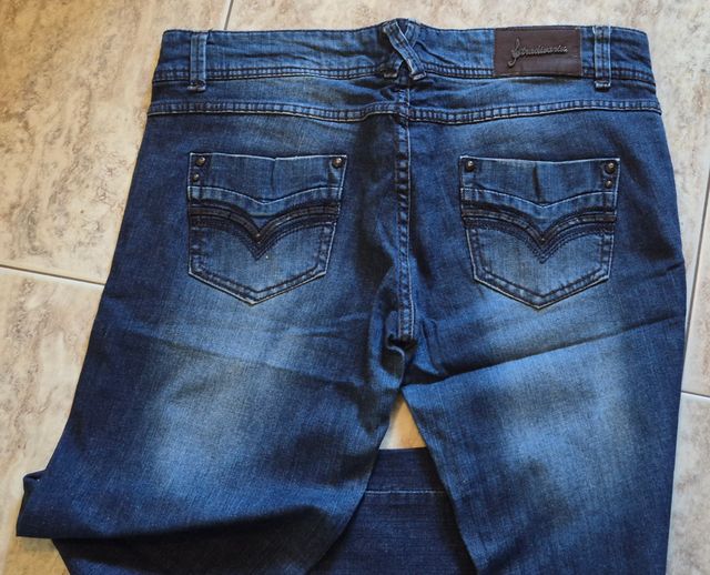 Pantalón tejano acampanado