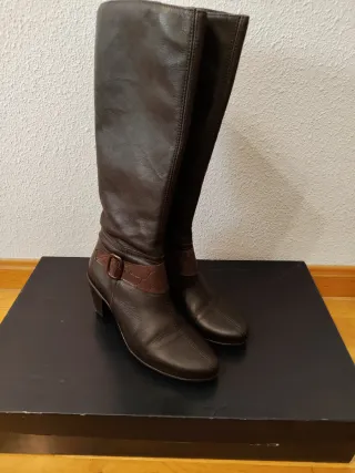 Botas altas de piel marrones