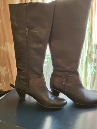 Botas altas de piel marrones