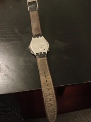 Reloj Swatch Negro y Plateado