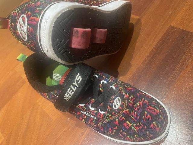 Zapatillas Heelys con ruedas Talla 33