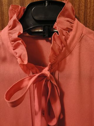 Blusa fruce cuello lazo manga larga