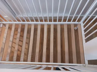 Cuna blanca con osito