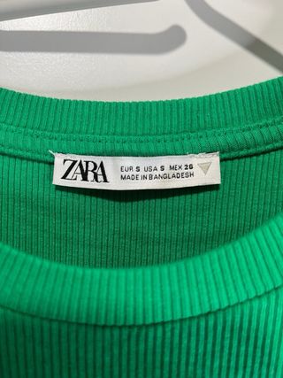 Vestido Zara verde con volantes