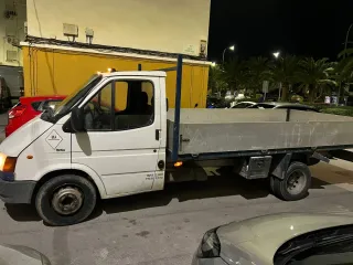 Se hacen transportes, mudanzas, limpiezas ect..