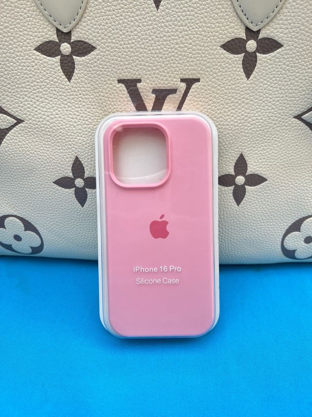 Custodia in silicone rosa per iPhone 16 Pro
