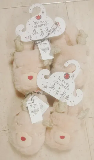 Zapatillas Reindeer Talla 28 y 34 Nuevas 6 euros