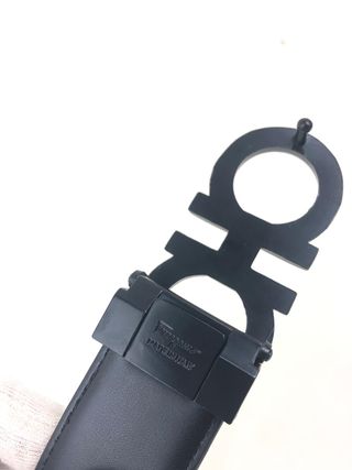 Cinturón Salvatore Ferragamo de piel negra