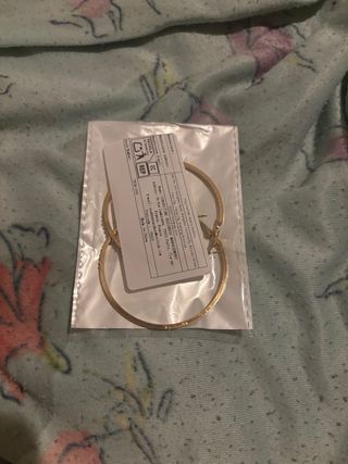 Pendientes de aro dorados con diamantes