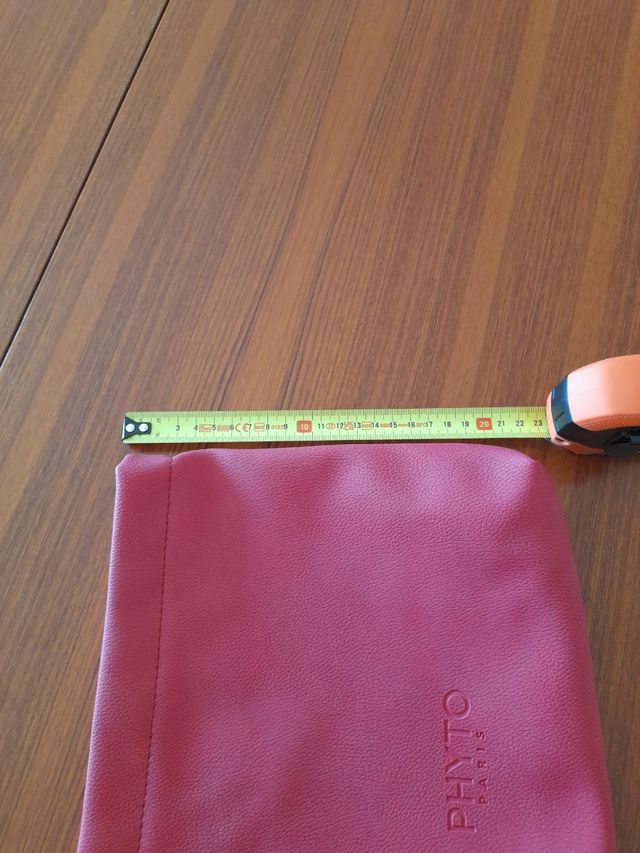 Beauty case fucsia Phyto Paris, nuovo, mai usato.