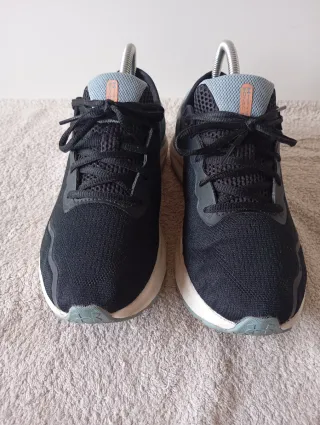 Zapatillas Under Armour Negras y Grises