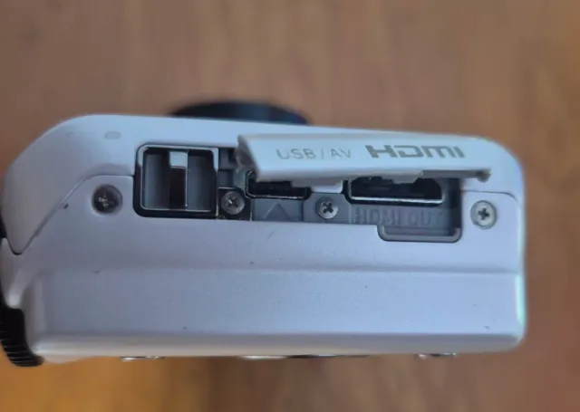 Casio Exilim EX-ZR400 16.1 MPX 12.5x Zoom BLANCA