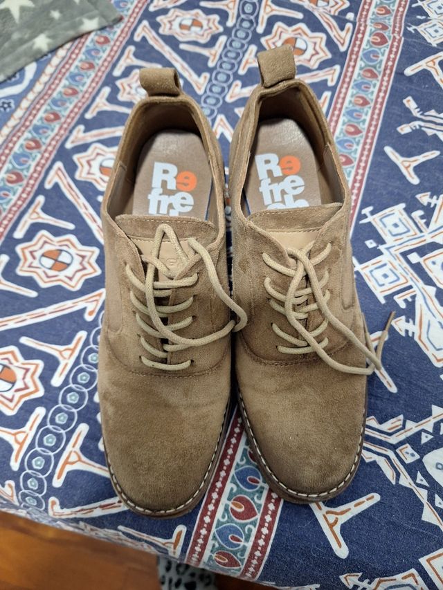 Zapatos color taupe Talla 40