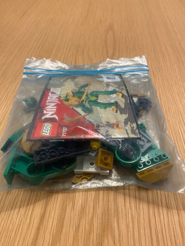 Lego Ninjago Mech Verde y Dorado