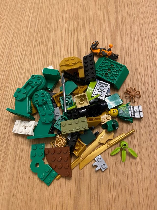 Lego Ninjago Mech Verde y Dorado