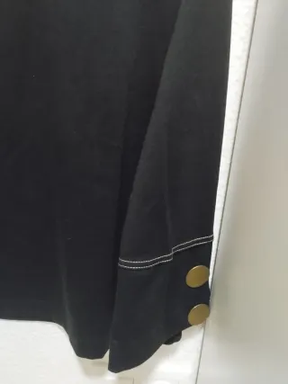 Camiseta manga larga negra con botones