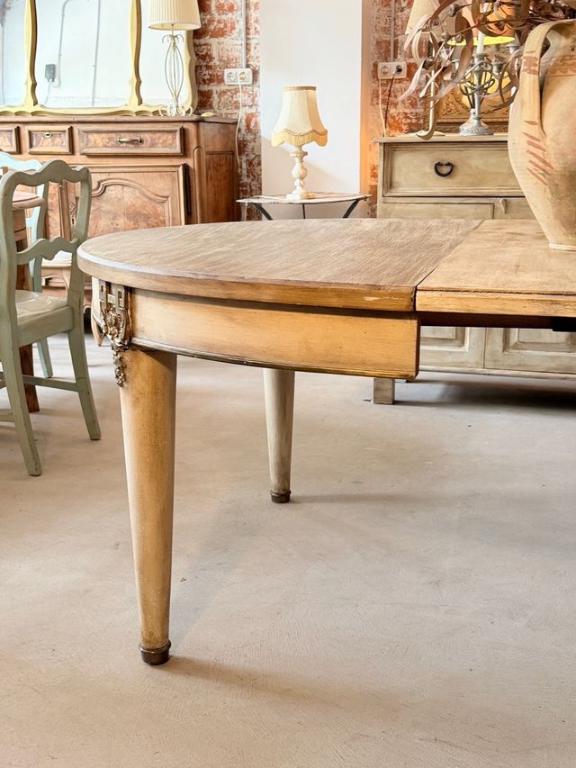 Mesa oval extensible estilo francés