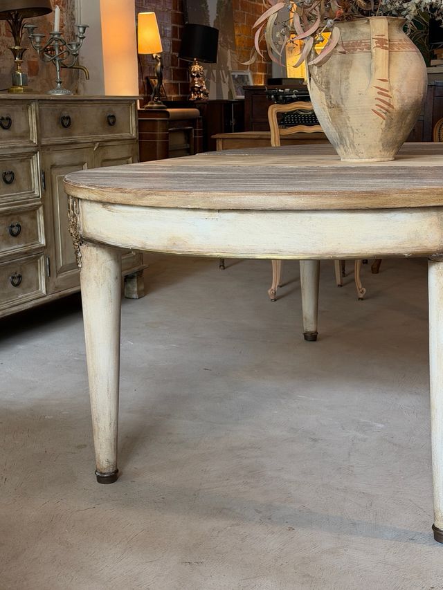 Mesa oval extensible estilo francés