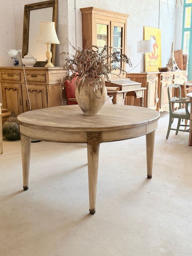 Mesa oval extensible estilo francés