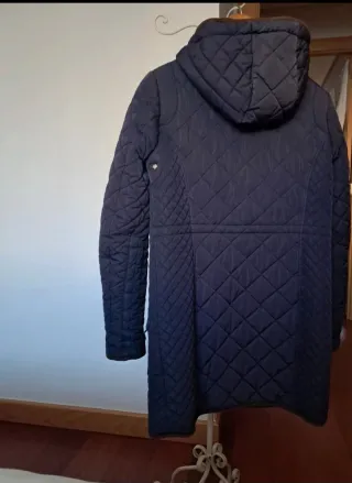 Parka azul marino con bolsillos