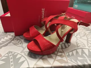 Zapatos de tacón rojos Mariamare