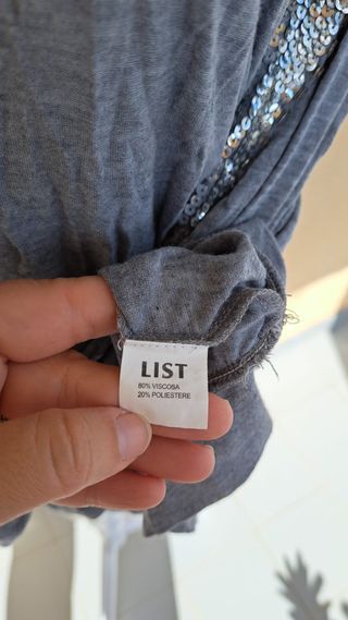 Top grigio con paillettes oro